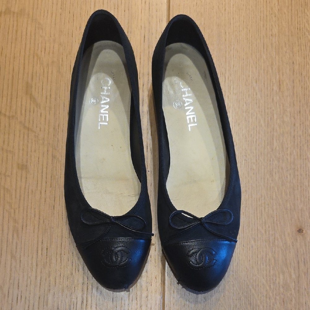 CHANEL Black Leather/suede Ballet Flats, Size 39.5